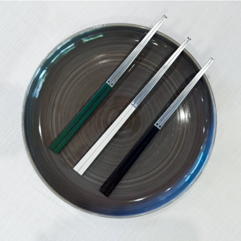 316 stainless steel reusable chopsticks arranged on a ceramic plate for modern, sustainable dining – Radiko